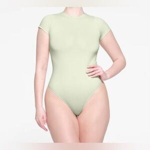 16WI NWT SKIMS Womens Blouses Essential T-Shirt Thong Bodysuit Size 4X Sky Color